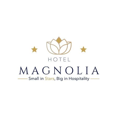 Hotel Magnolia อัลเบงกา ภายนอก รูปภาพ