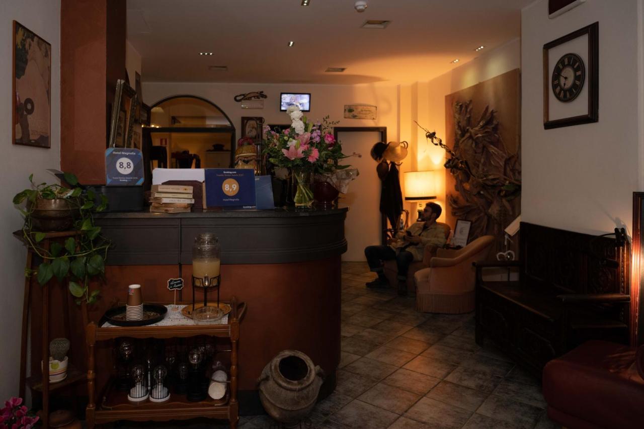 Hotel Magnolia อัลเบงกา ภายนอก รูปภาพ