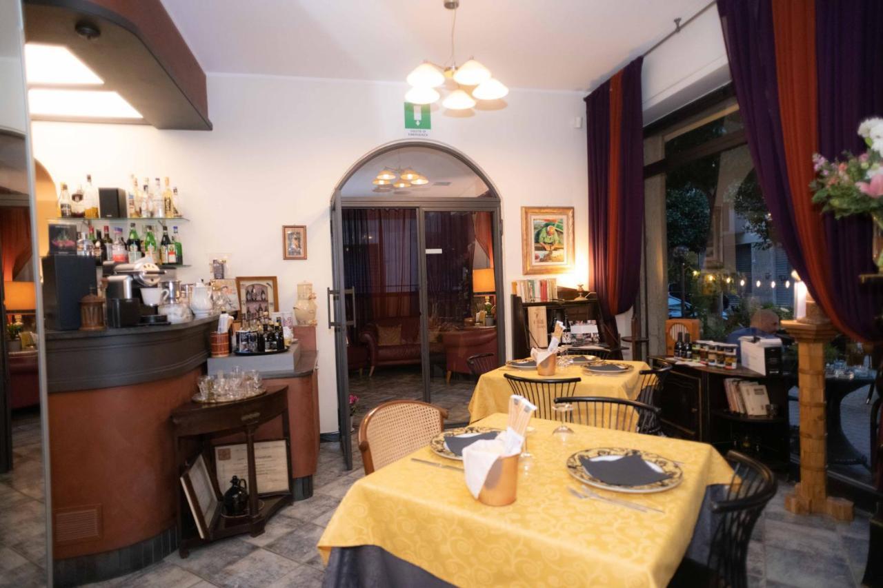 Hotel Magnolia อัลเบงกา ภายนอก รูปภาพ