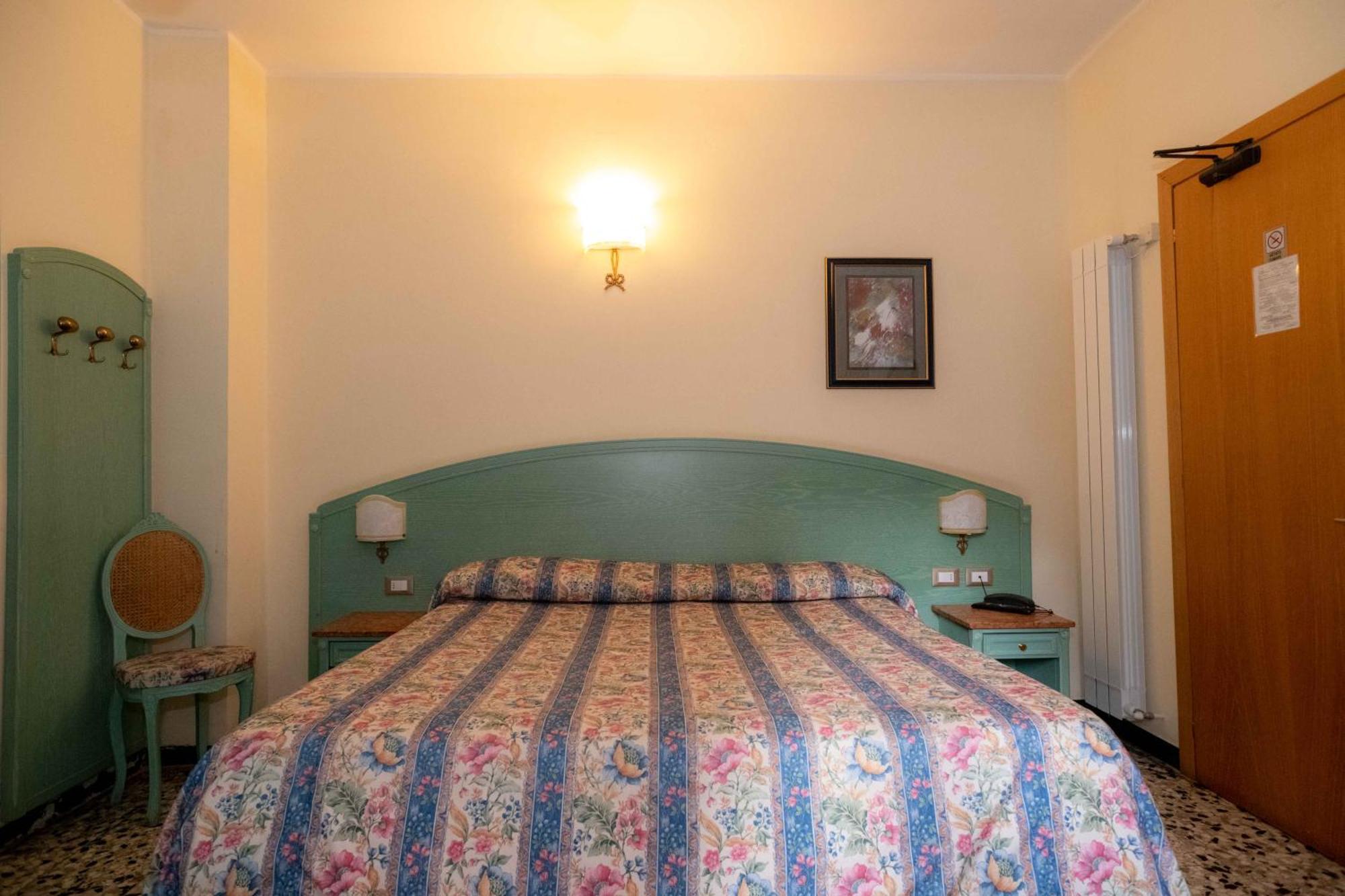 Hotel Magnolia อัลเบงกา ภายนอก รูปภาพ
