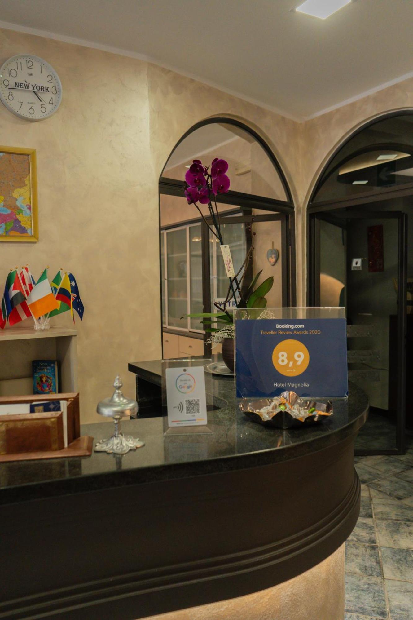 Hotel Magnolia อัลเบงกา ภายนอก รูปภาพ